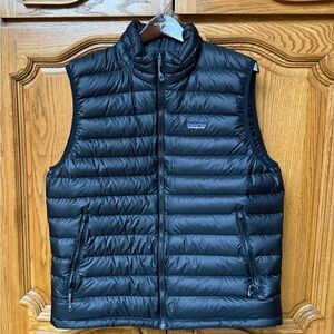 Patagonia Men's Midnight Black puffer Quilted Vest
